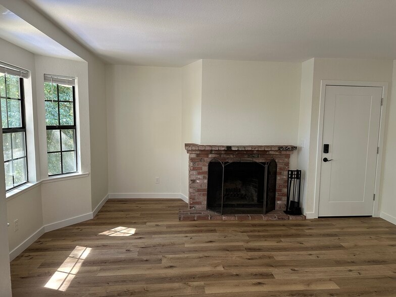 More Photos Of 1805 V St, Sacramento Dormitory For Sale