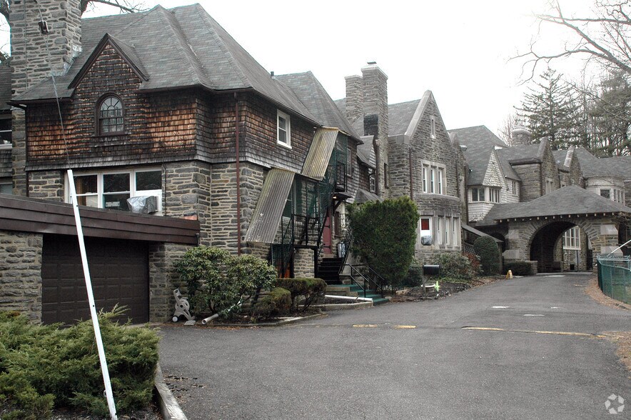 More Photos Of 200 Camp Hill Rd, Fort Washington Specialty For Sale