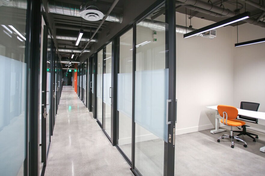 More Photos Of 6262 Glade Ave, Woodland Hills Coworking Space