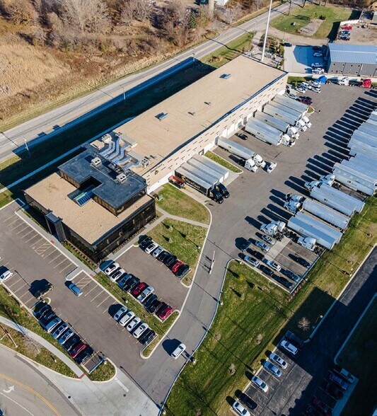 More Photos Of 1425 Madeline Ln, Elgin Warehouse For Lease