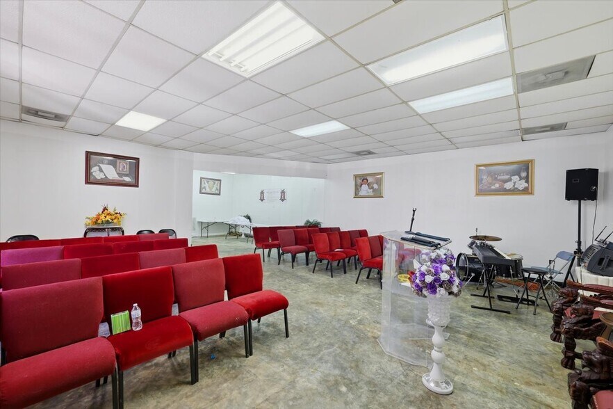 More Photos Of 148 W Green St, Hazlehurst Office For Sale