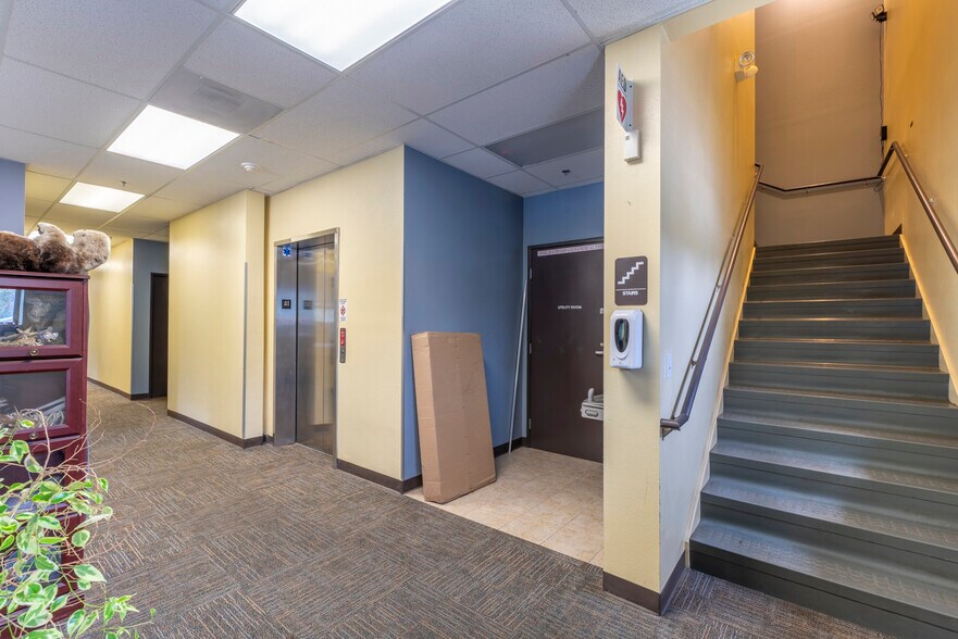 More Photos Of 32330 N Harbor Dr, Fort Bragg Office For Sale