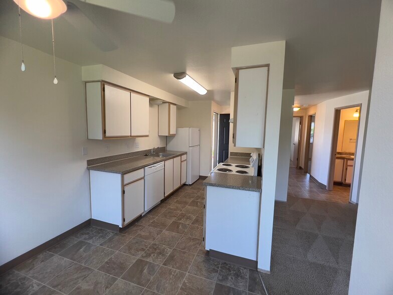 More Photos Of 937 SE Sheridan Rd, Sheridan Apartments For Sale