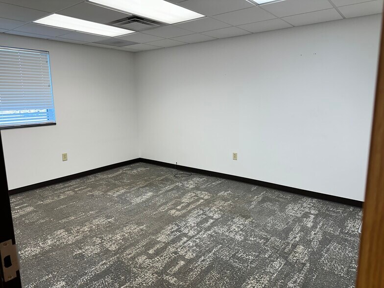 More Photos Of 28-34 Klema Dr W, Reynoldsburg Warehouse For Lease