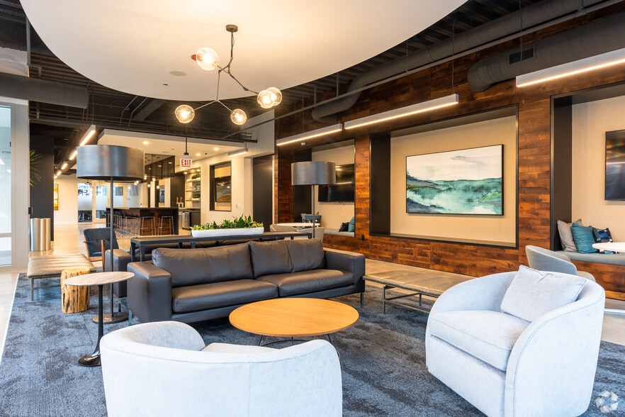 More Photos Of 625 W Adams St, Chicago Office For Lease