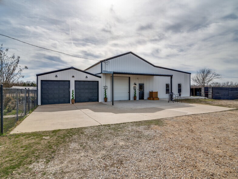 More Photos Of 1840 County Road 4309 N, Greenville Flex For Sale