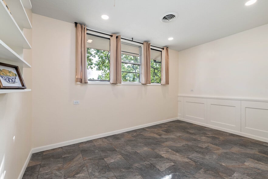 More Photos Of 601 Mary Lake Dr, Bryan Office Residential For Lease