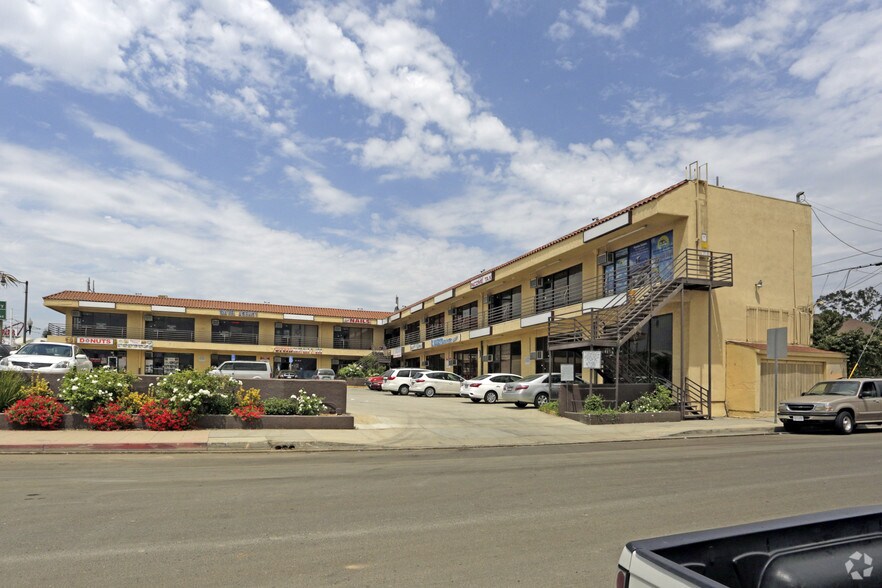 More Photos Of 4555-4557 E 3rd St, Los Angeles Unknown For Lease