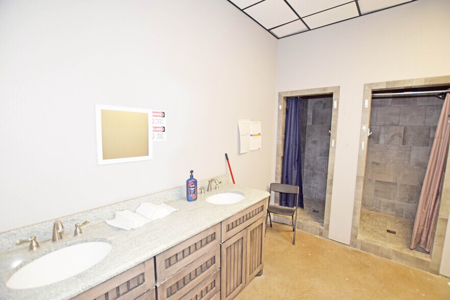 More Photos Of 2250 Dixie Blvd, Odessa Industrial For Sale