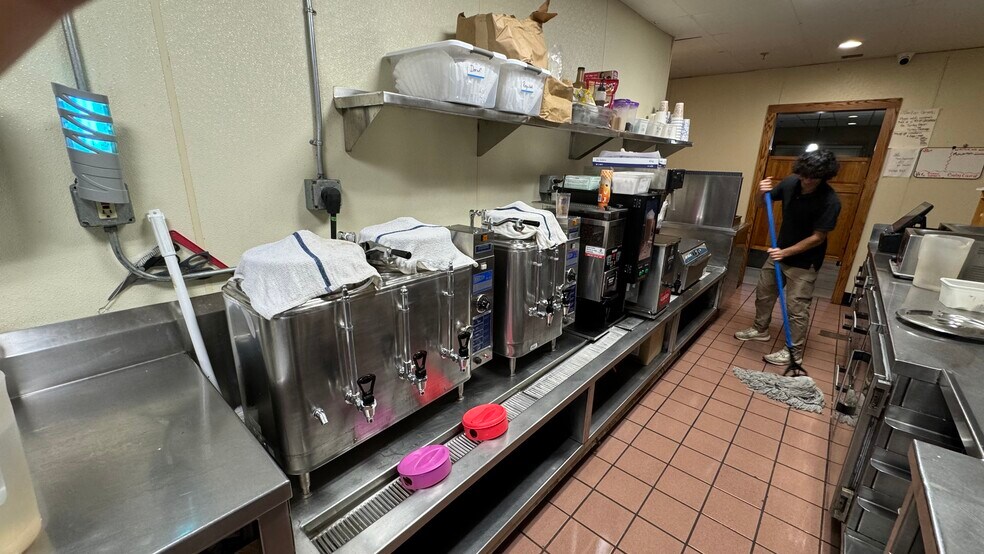 More Photos Of 2100 W Union Blvd, Bethlehem Restaurant For Lease