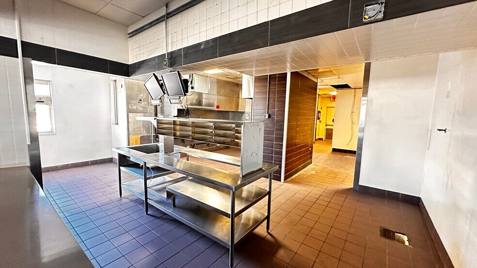 More Photos Of 34528 N Highway 45, Third Lake Fast Food For Lease