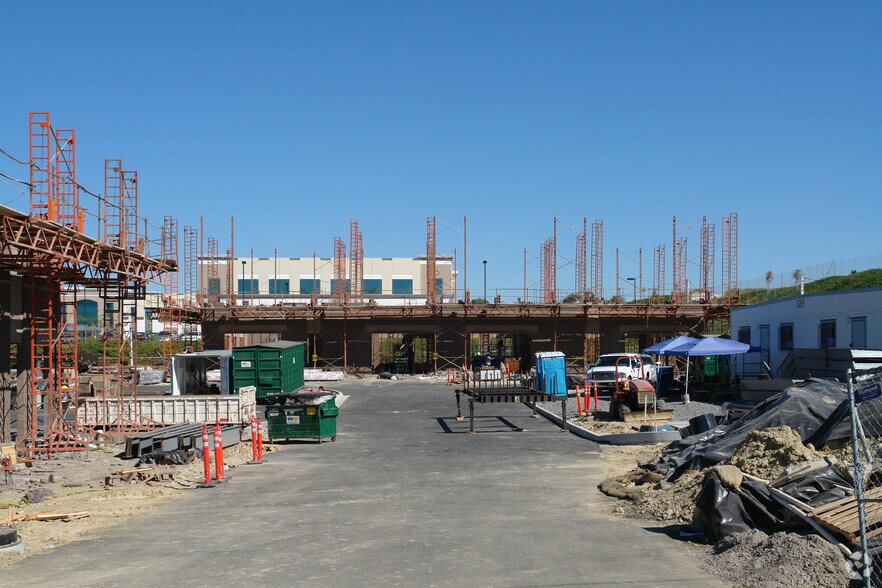 More Photos Of 2540-2546 Gateway Rd, Carlsbad Unknown For Lease