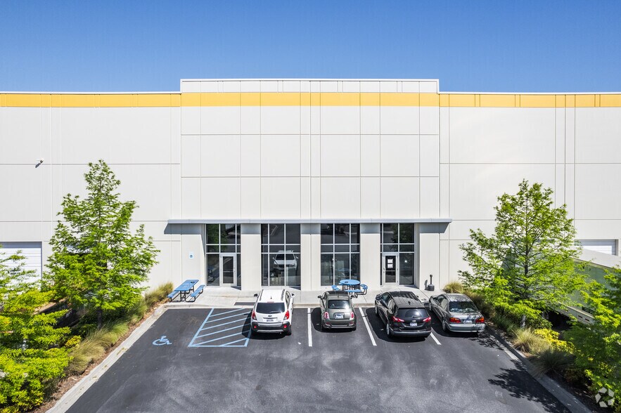 More Photos Of 2310 Charleston Regional Pky, Charleston Distribution For Lease