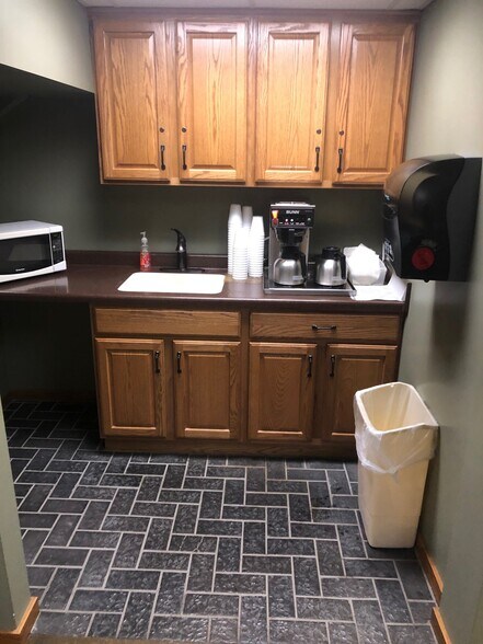 More Photos Of 2727 W 2nd St, Hastings Office For Lease