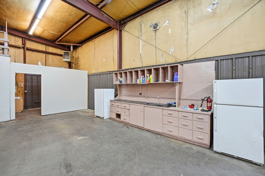 More Photos Of 3435 Kimball Cir, Colorado Springs Service For Lease