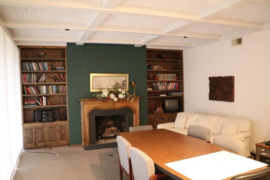 More Photos Of 2300 Brown Ave, Waseca Manufacturing For Sale