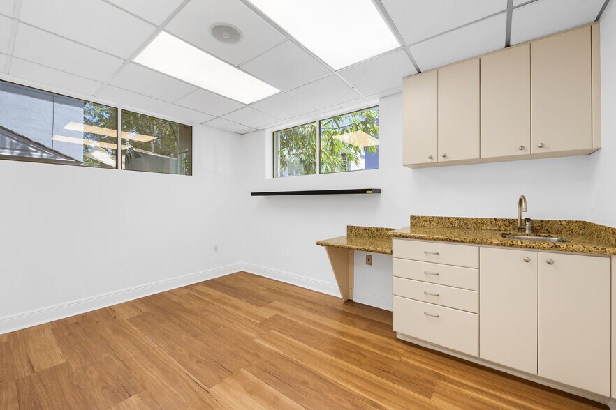 More Photos Of 100 SE 15th Ave, Fort Lauderdale Medical For Lease