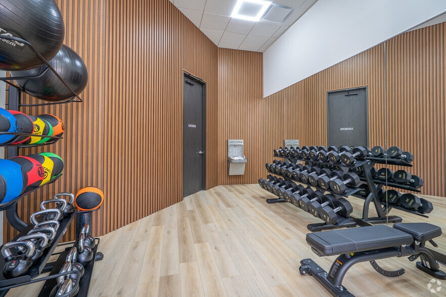 More Photos Of 2100 West Loop South, Houston Office For Lease