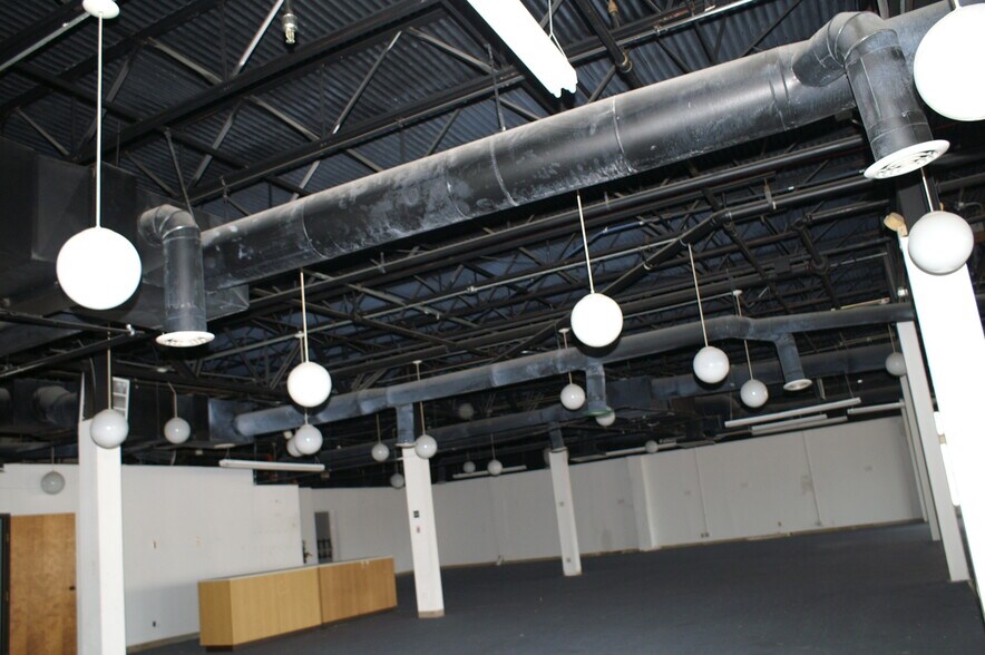 More Photos Of 6531-6539 Watauga Rd, Watauga Unknown For Lease