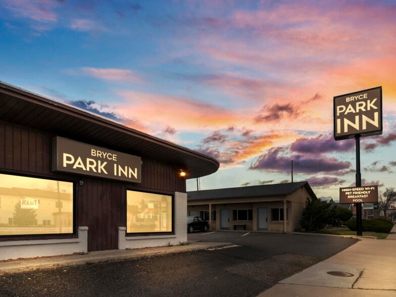 Primary Photo Of 180 E Center St, Panguitch Hotel For Sale