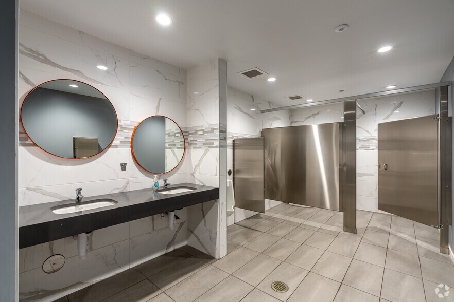 More Photos Of 4229 North FM 620, Austin Flex For Lease