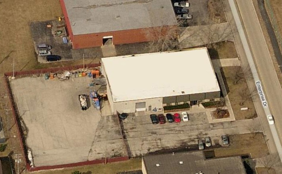 More Photos Of 1334 Enterprise Dr, Romeoville Warehouse For Lease