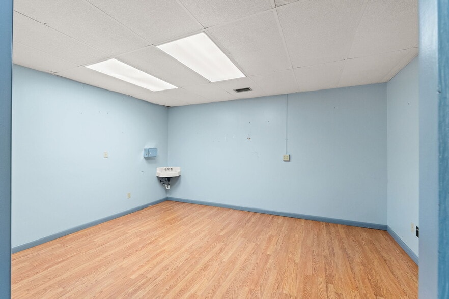 More Photos Of 215 W 6th St, Panama City Medical For Lease