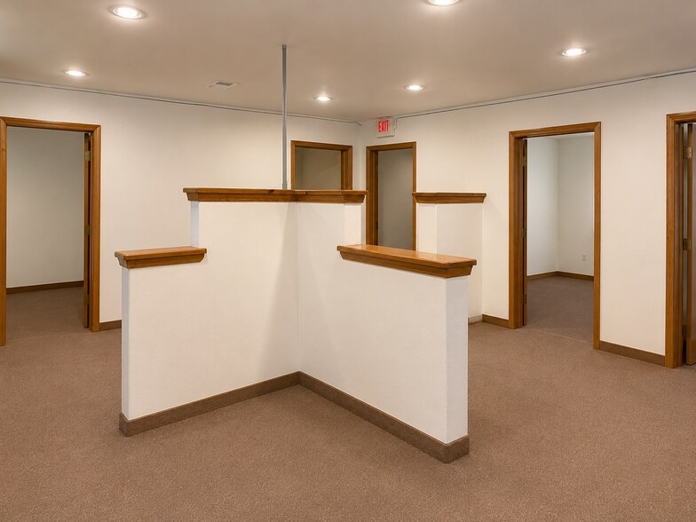 More Photos Of 125 Camino de la Merced, Taos Office For Lease