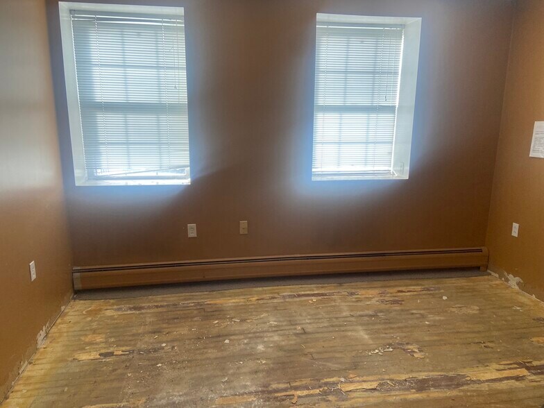 More Photos Of 164 S Main St, Carbondale Apartments For Sale