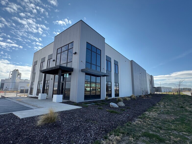 More Photos Of 4655 W California Ave, Salt Lake City Manufacturing For Lease
