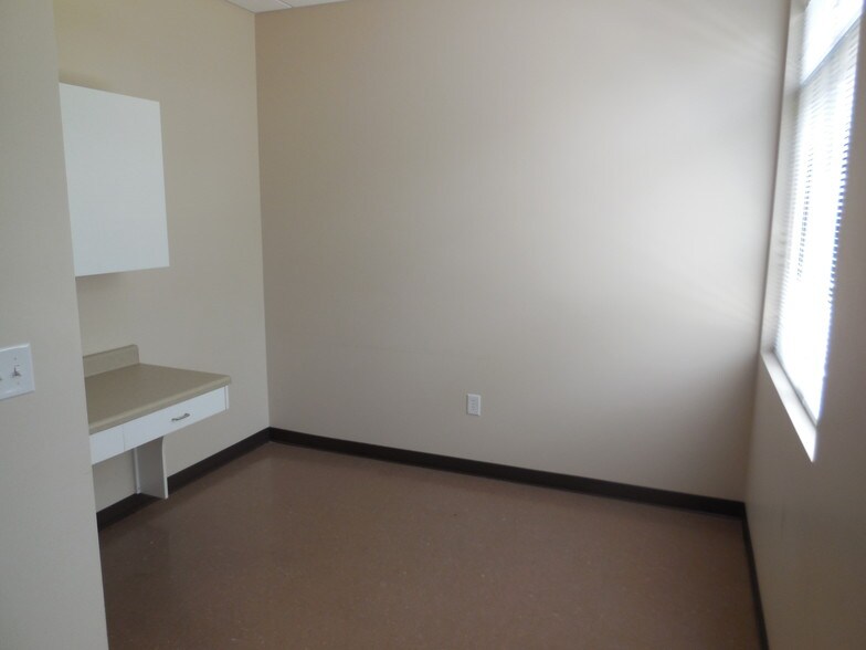 More Photos Of 3806 Peachtree Ave, Wilmington Medical For Lease