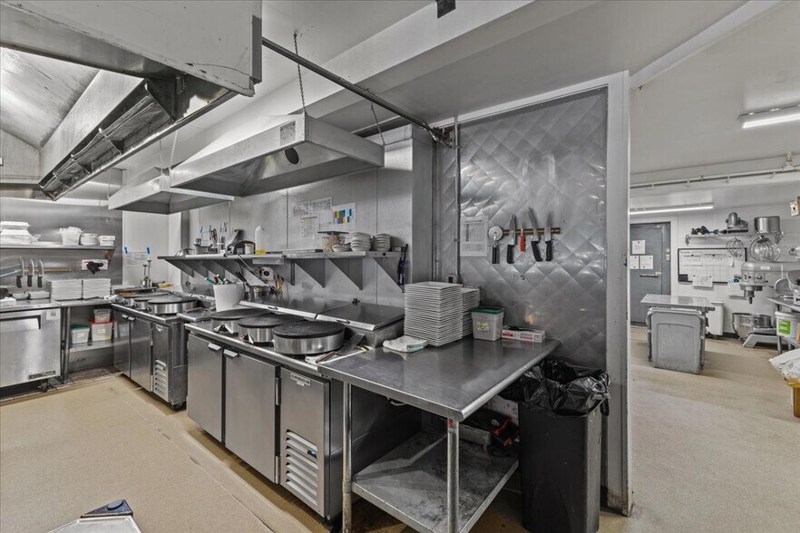 More Photos Of 454 Mountain Rd, Stowe Convenience Store For Sale