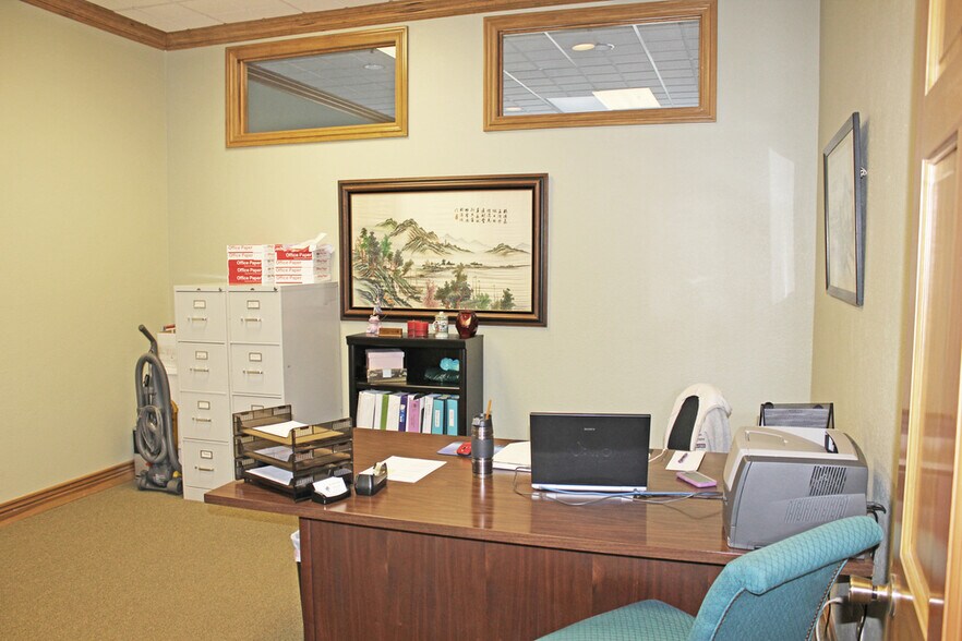 More Photos Of 2101 W Chesterfield Blvd, Springfield Office For Sale