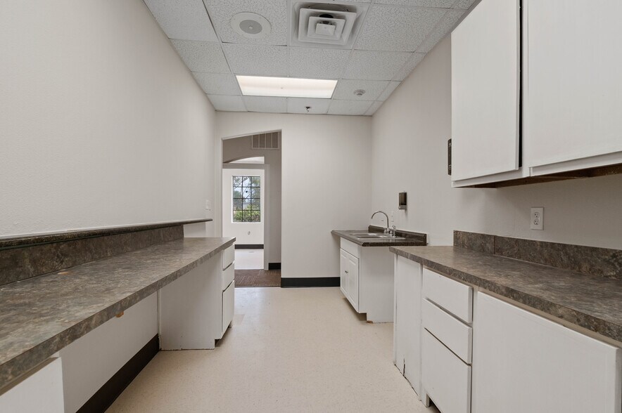 More Photos Of 3605 Interstate 30, Mesquite Medical For Lease