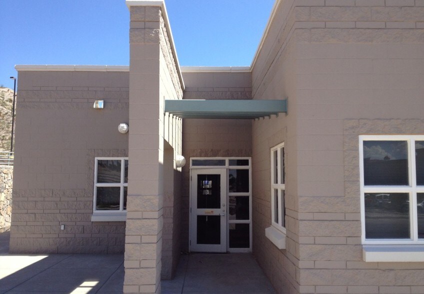 More Photos Of 5662 N Mesa St, El Paso Medical For Lease