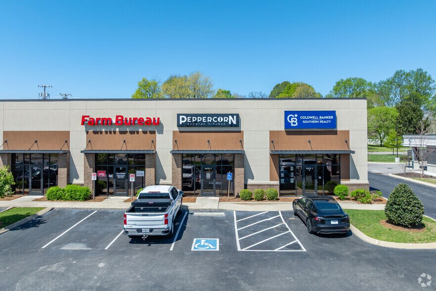 More Photos Of 2563 Nashville Hwy, Columbia Storefront Retail Office For Lease