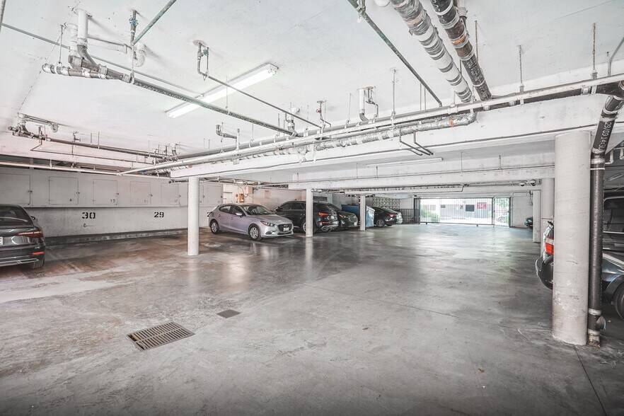 More Photos Of 142 S Wetherly Dr, Los Angeles Apartments For Sale