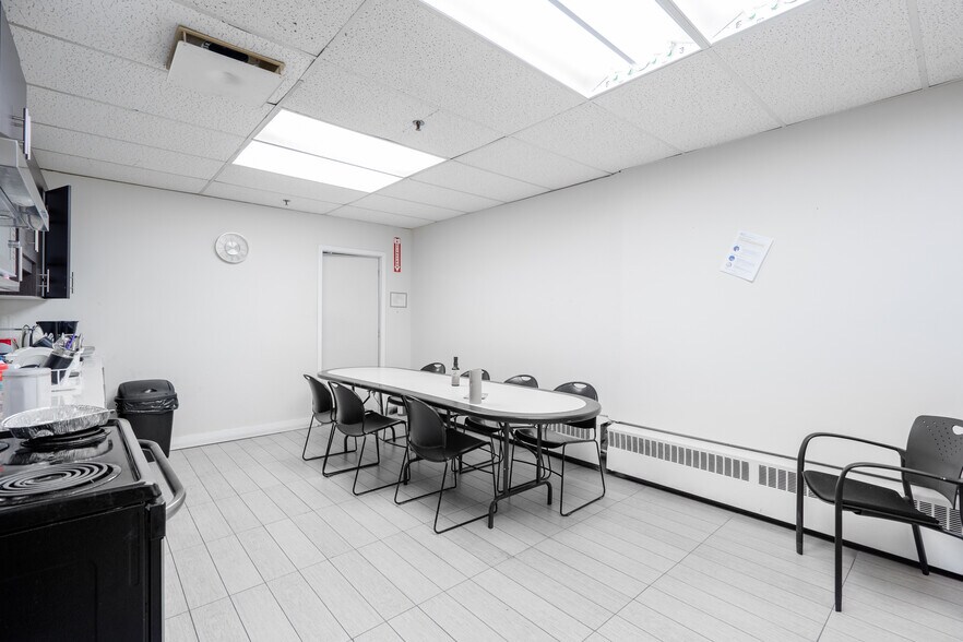 More Photos Of 8815 Av Du Parc, Montréal Loft Creative Space For Sale