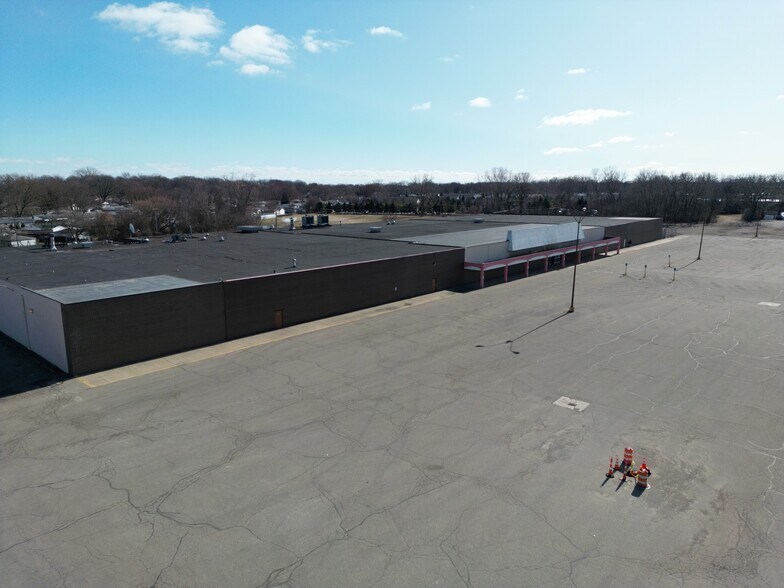 More Photos Of 34800 Groesbeck Hwy, Clinton Township Freestanding For Lease