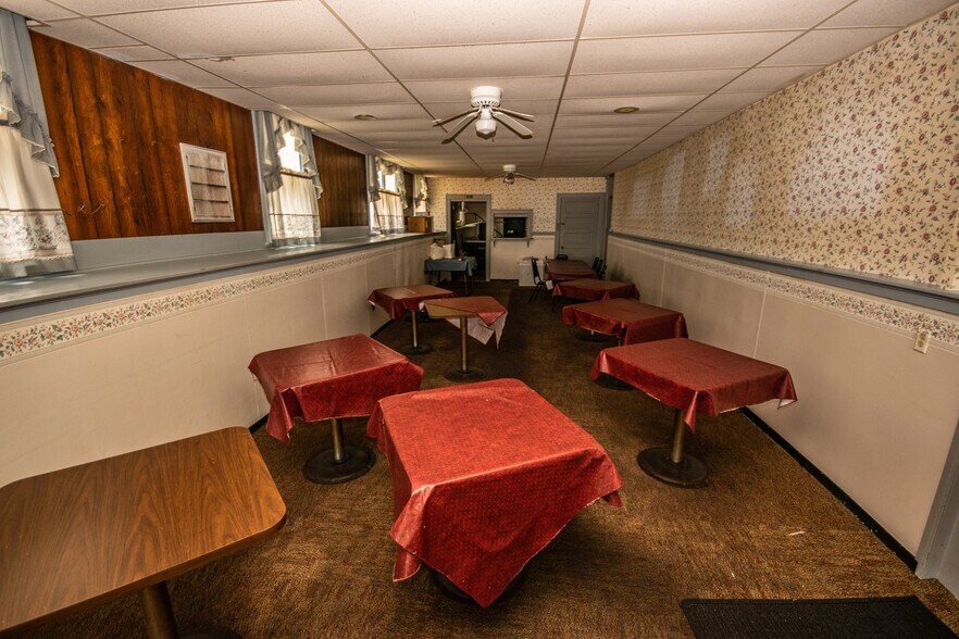More Photos Of 200 W Washington St, Slinger Restaurant For Lease