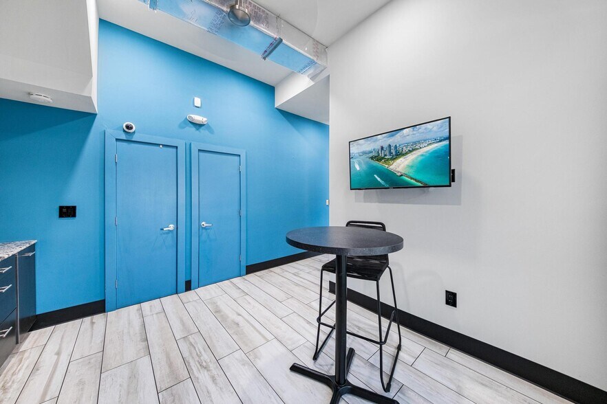 More Photos Of 3305 SW 37th Ave, Miami Office For Sale