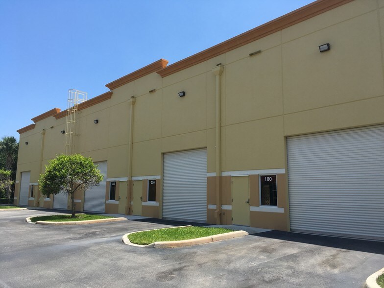 More Photos Of 2351 Vista Pky, West Palm Beach Distribution For Lease