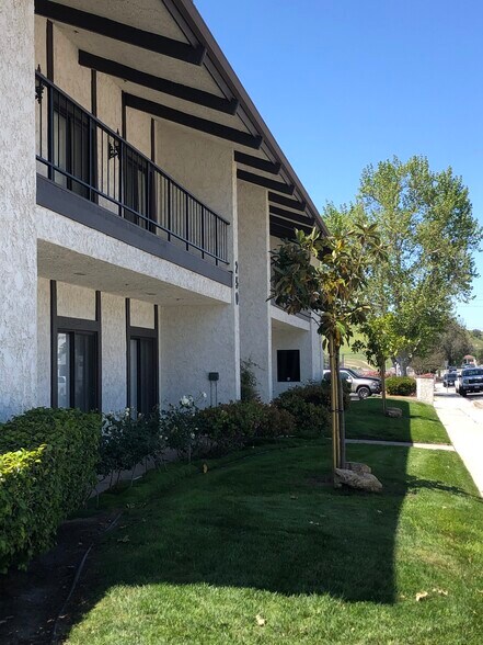 More Photos Of 250 E Easy St, Simi Valley Office For Lease