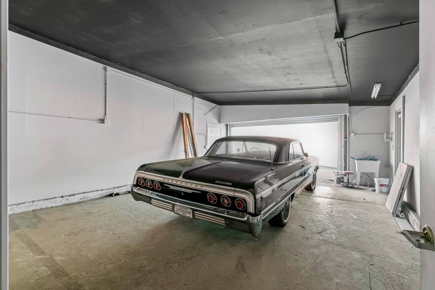 More Photos Of 11686 Sheldon St, Sun Valley Warehouse For Lease