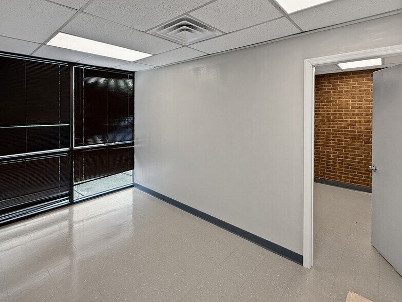 More Photos Of 2501-2509 Pawnee Village Rd, Birmingham Warehouse For Lease