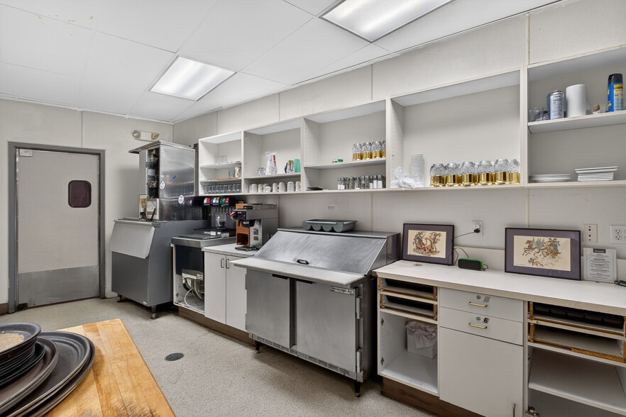 More Photos Of 1650 W Bakerview Rd, Bellingham Restaurant For Sale