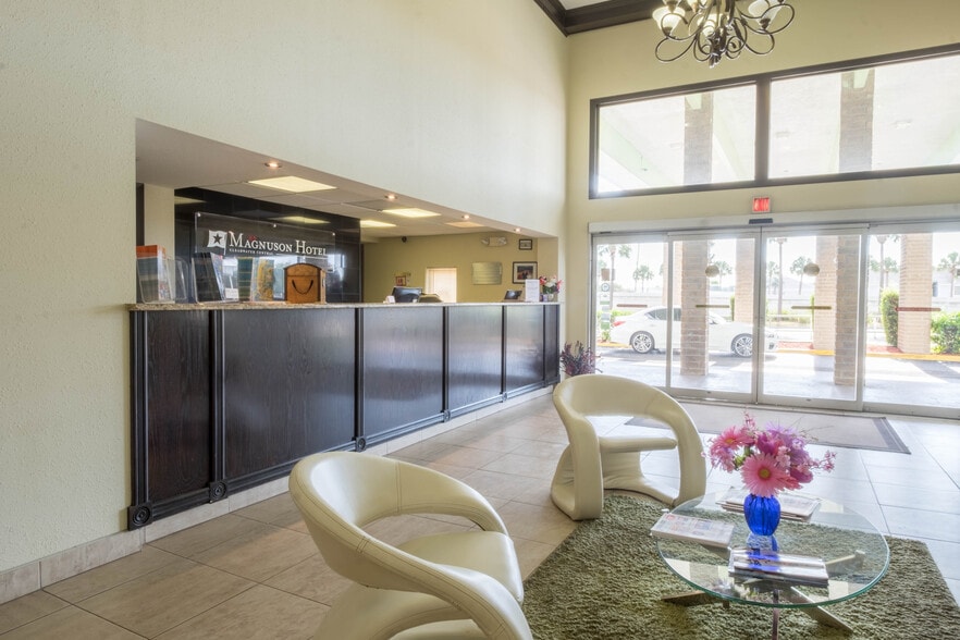 More Photos Of 21252 US Highway 19 N, Clearwater Hotel For Sale