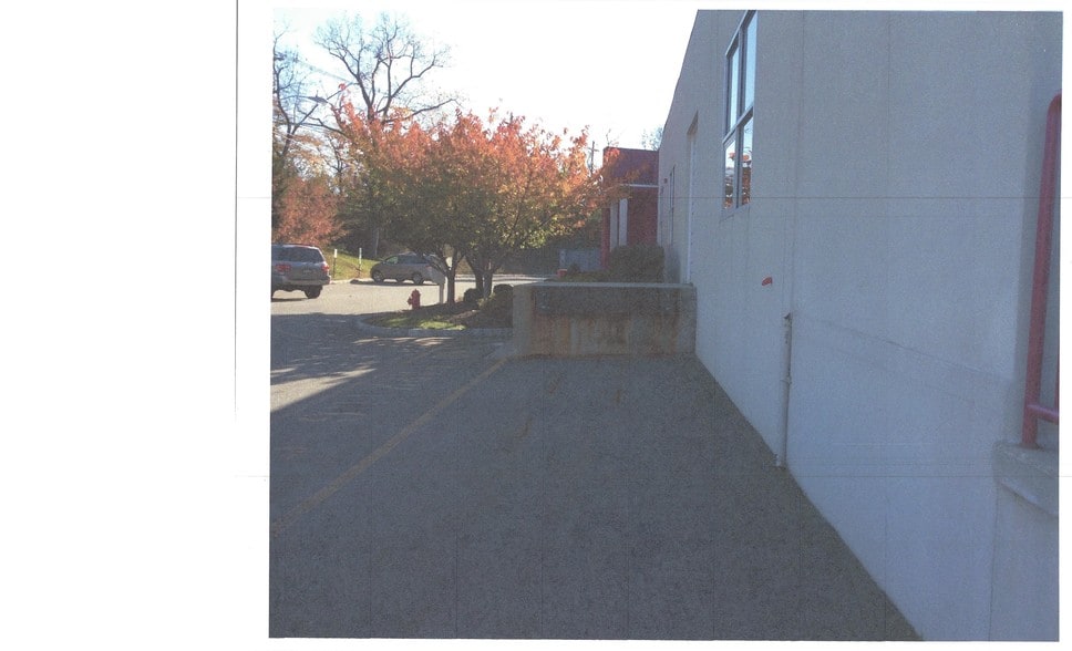 More Photos Of 1 Entin Rd, Clifton Manufacturing For Lease