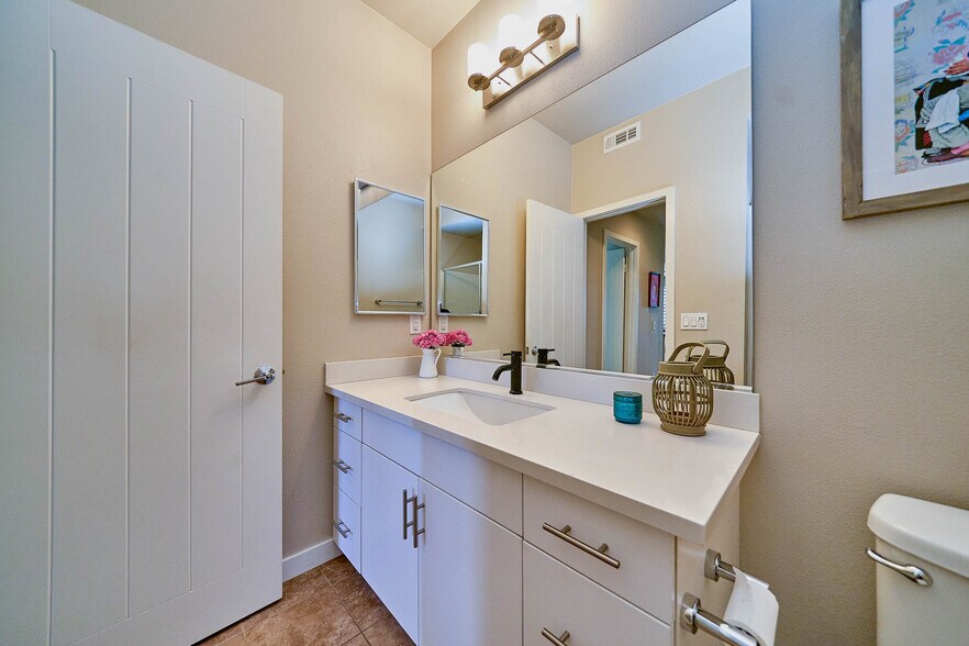 More Photos Of 801 S Anaheim Blvd, Anaheim General Retail For Sale