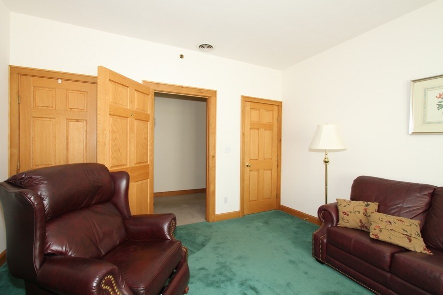 More Photos Of 6110 N Port Washington Rd, Milwaukee Office For Lease